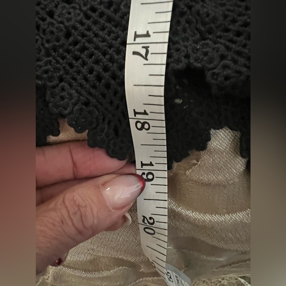 NWOT Endless Rose Cold Shoulder lace top. Style tags attached, size Medium - Picture 13 of 15